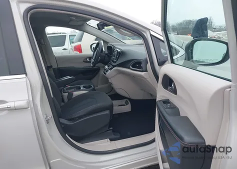 2017 Chrysler Pacifica Touring Plus z USA, uszkodzony, nr VIN 2C4RC1BG5HR771389